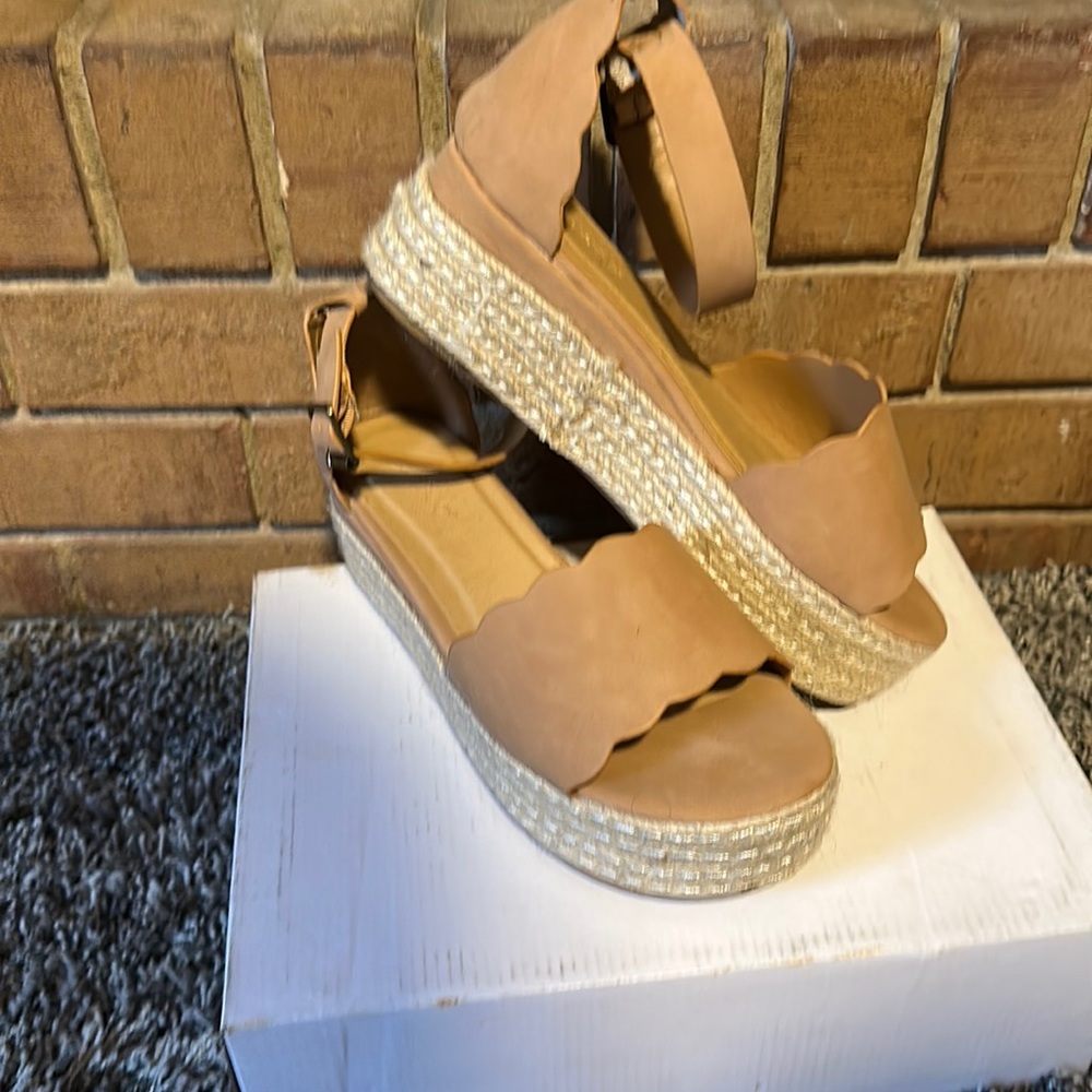 Wedge sandals tan 7.5